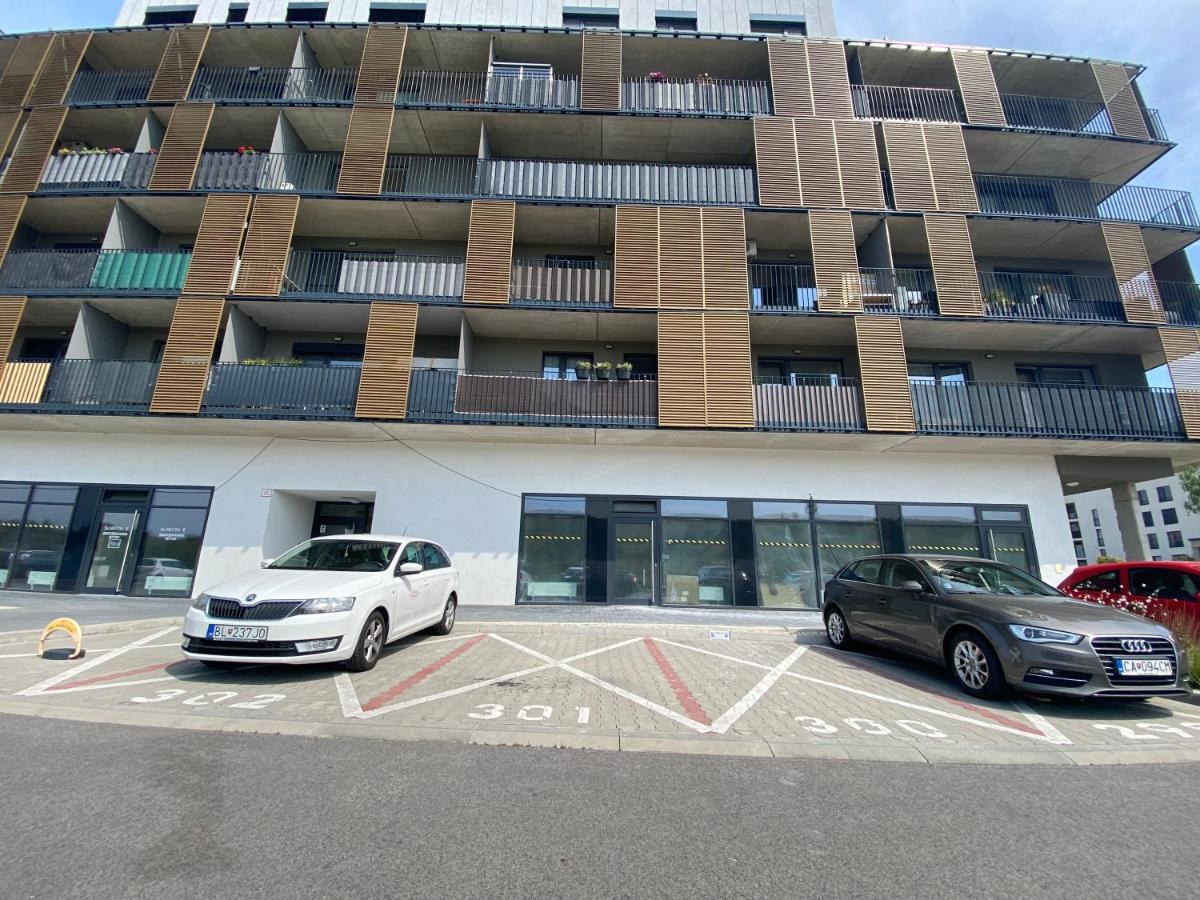 Krasny Moderny 1-Izbovy Byt, Novostavba + Parking براتسيلافا المظهر الخارجي الصورة